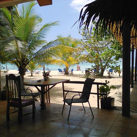 Hotel Whistling Bird Negril Exterior foto