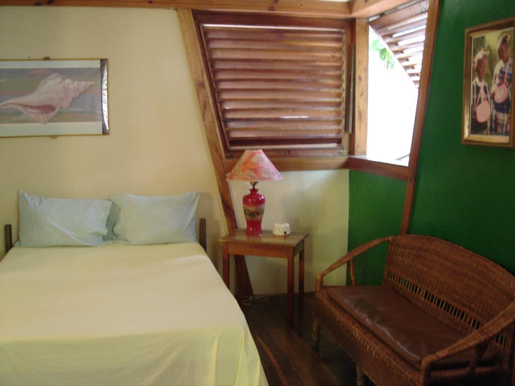 Hotel Whistling Bird Negril Exterior foto