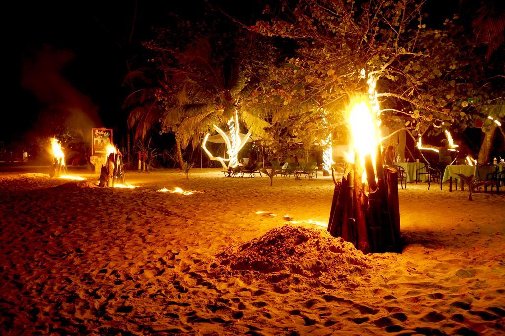 Hotel Whistling Bird Negril Exterior foto