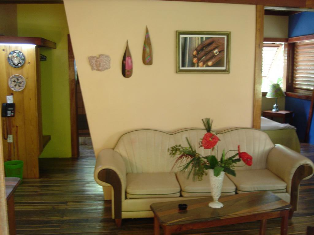 Hotel Whistling Bird Negril Exterior foto